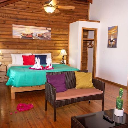 French Harbour Hotel And Dive Center Roatan Yacht Club מראה חיצוני תמונה