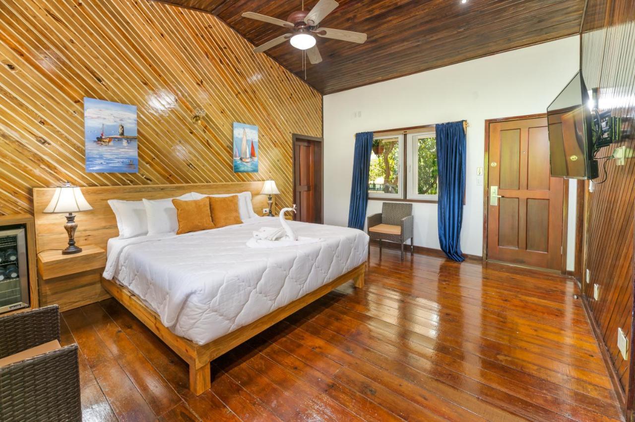 French Harbour Hotel And Dive Center Roatan Yacht Club מראה חיצוני תמונה