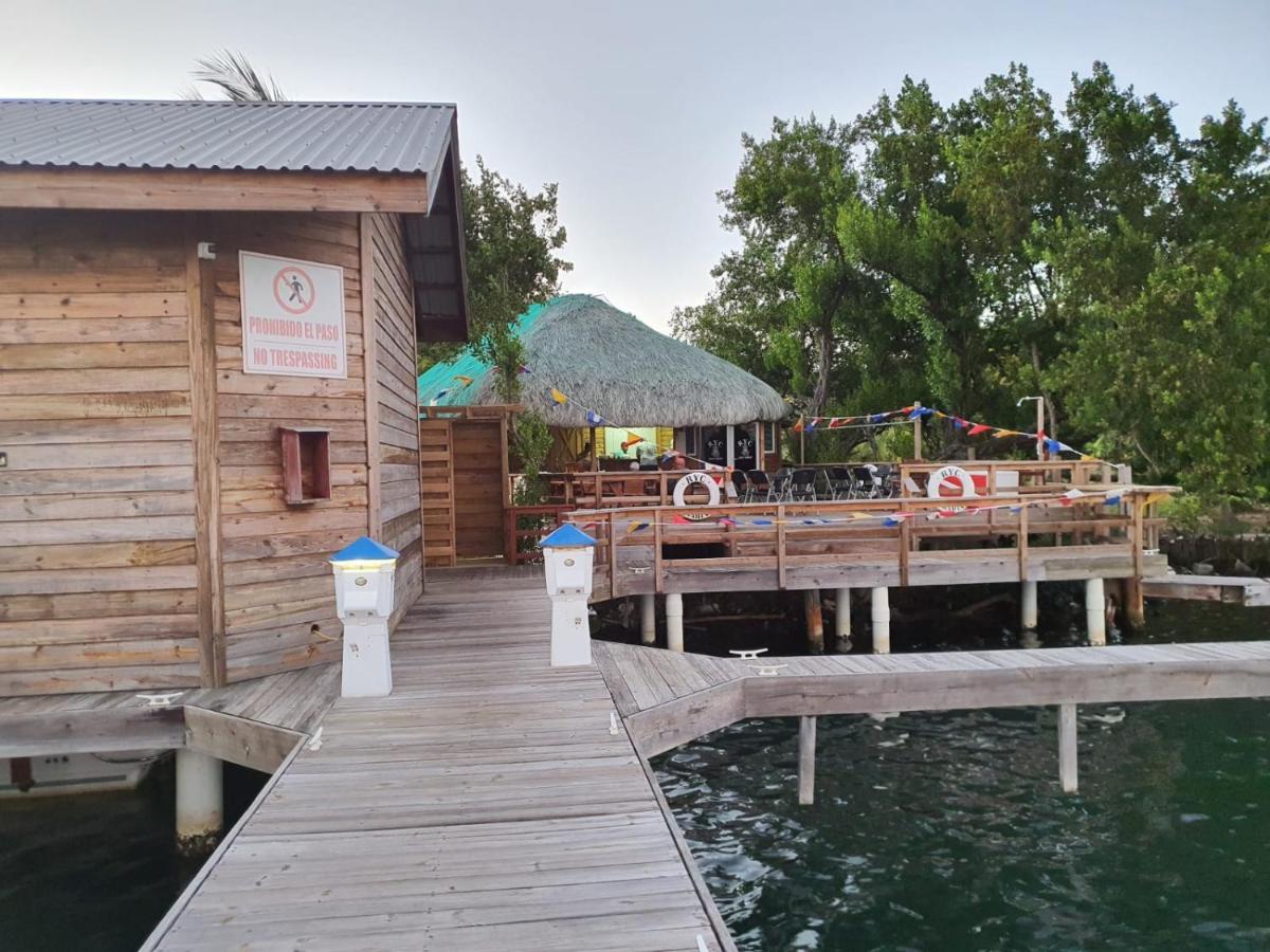 French Harbour Hotel And Dive Center Roatan Yacht Club מראה חיצוני תמונה