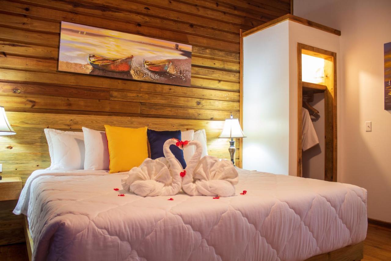 French Harbour Hotel And Dive Center Roatan Yacht Club מראה חיצוני תמונה