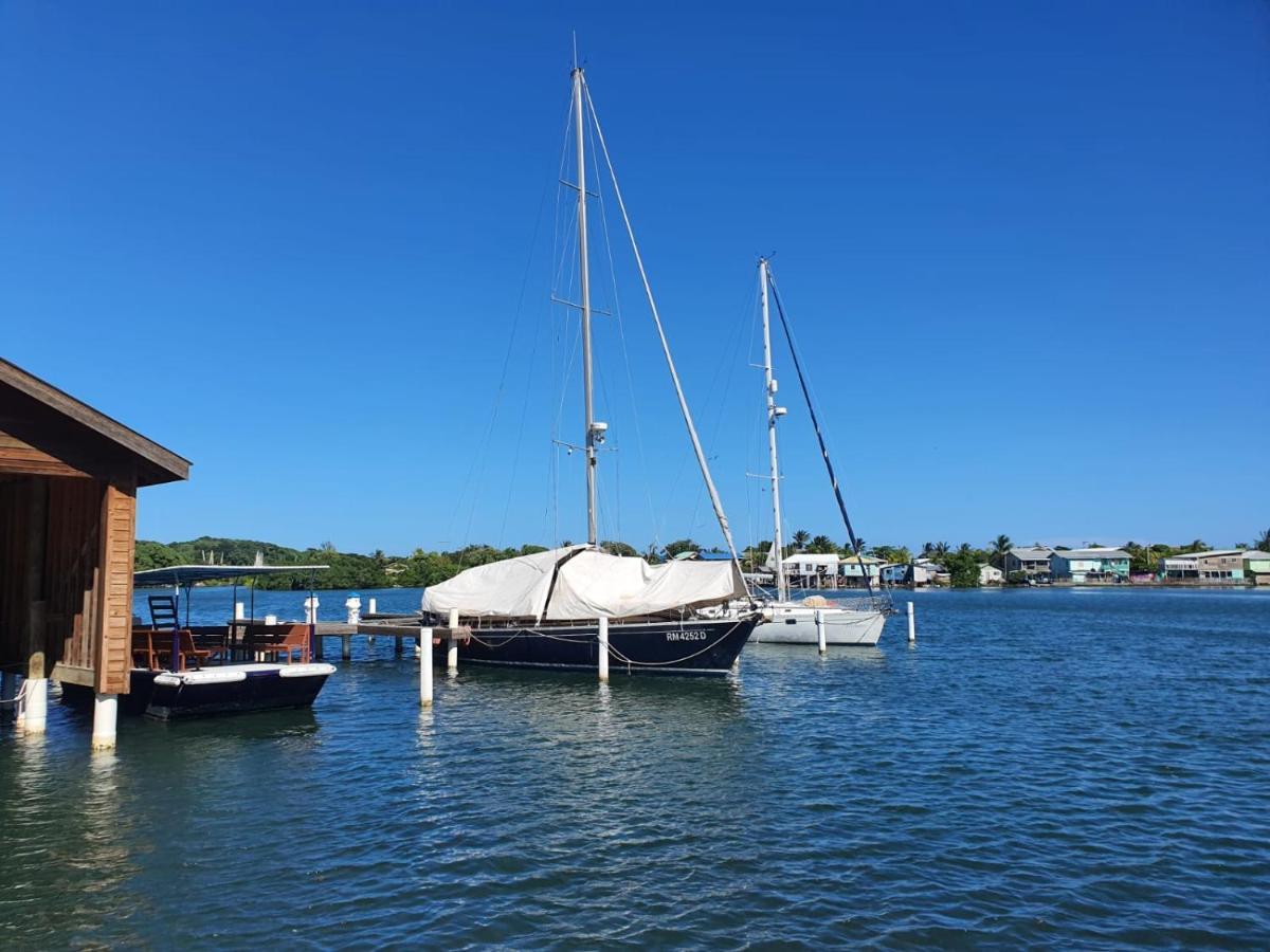 French Harbour Hotel And Dive Center Roatan Yacht Club מראה חיצוני תמונה