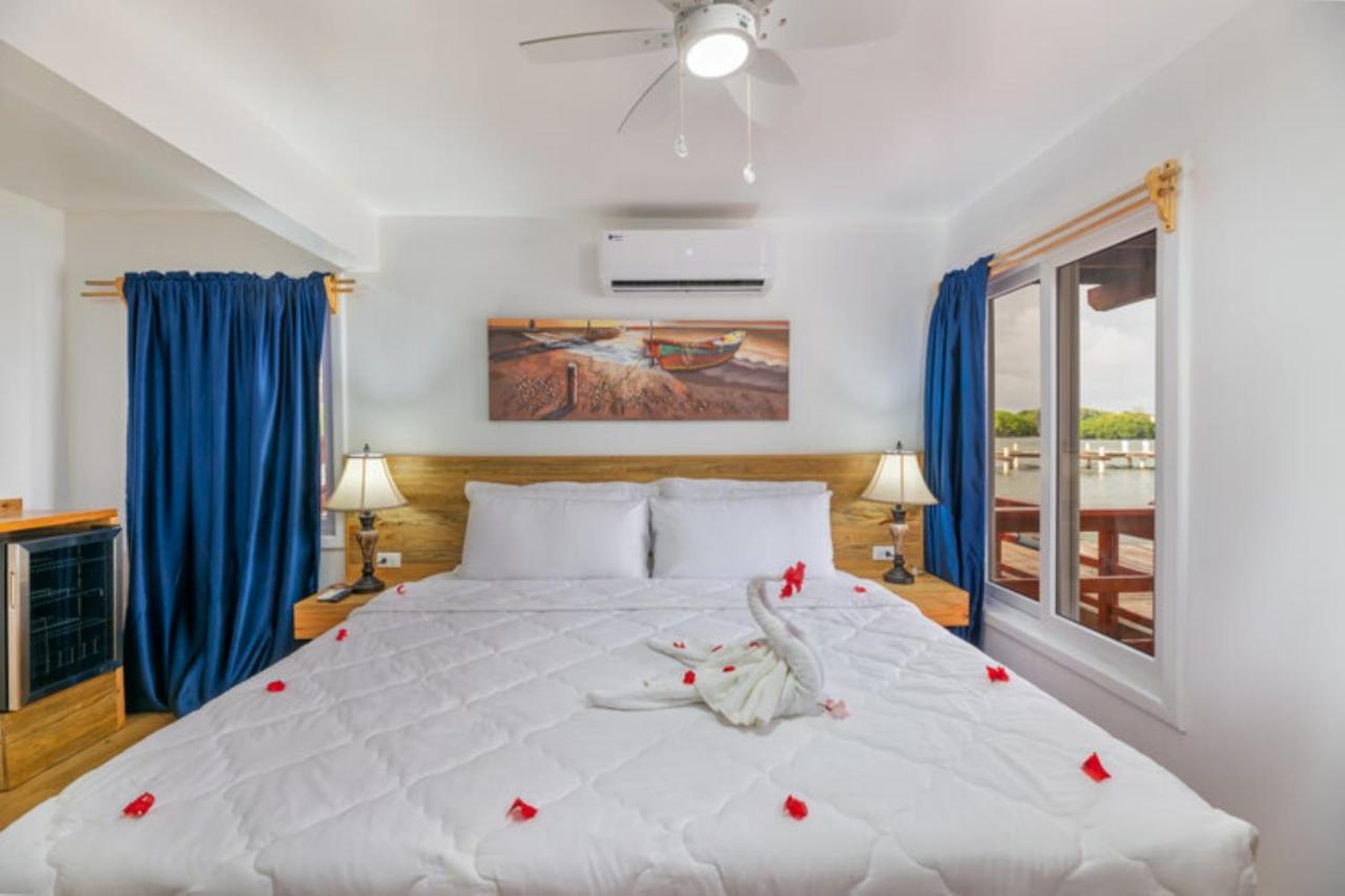 French Harbour Hotel And Dive Center Roatan Yacht Club מראה חיצוני תמונה