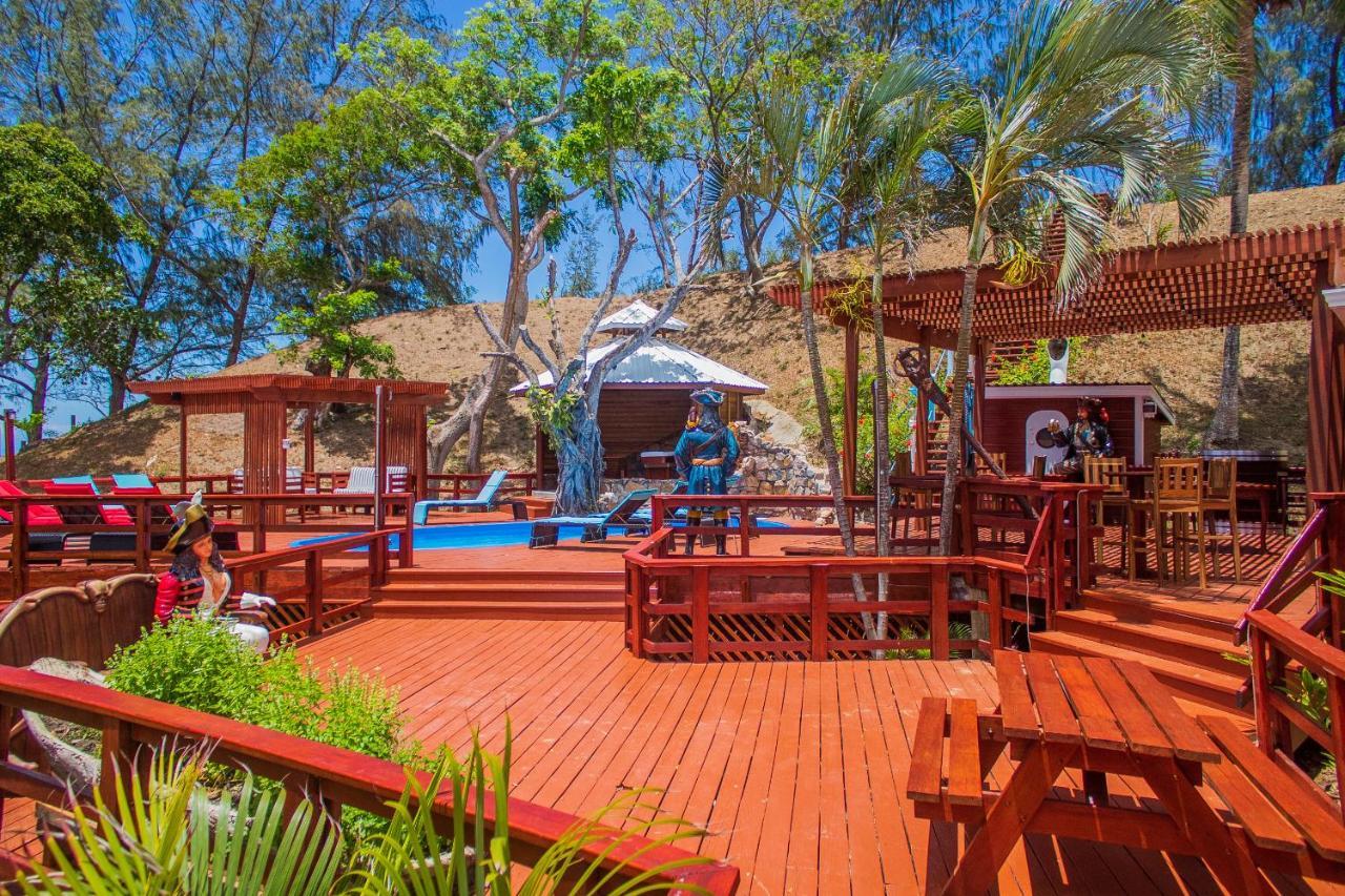 French Harbour Hotel And Dive Center Roatan Yacht Club מראה חיצוני תמונה