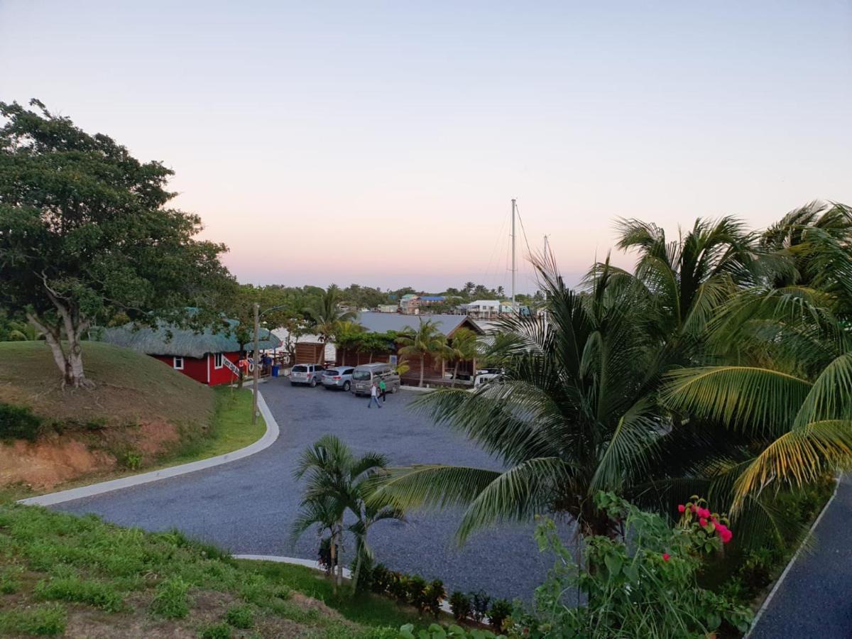 French Harbour Hotel And Dive Center Roatan Yacht Club מראה חיצוני תמונה