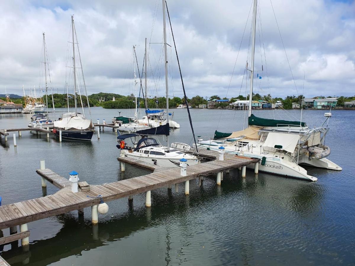 French Harbour Hotel And Dive Center Roatan Yacht Club מראה חיצוני תמונה