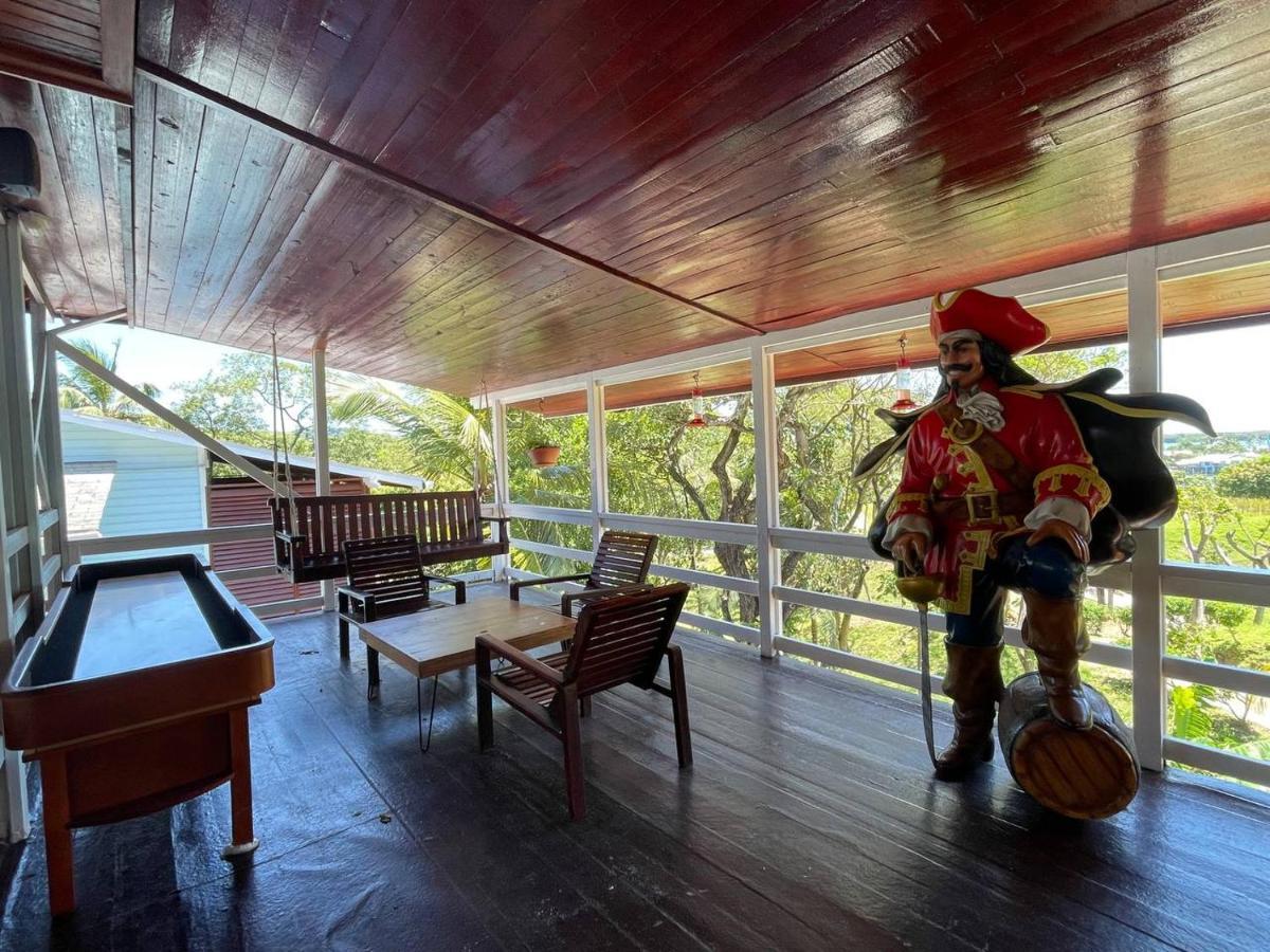 French Harbour Hotel And Dive Center Roatan Yacht Club מראה חיצוני תמונה