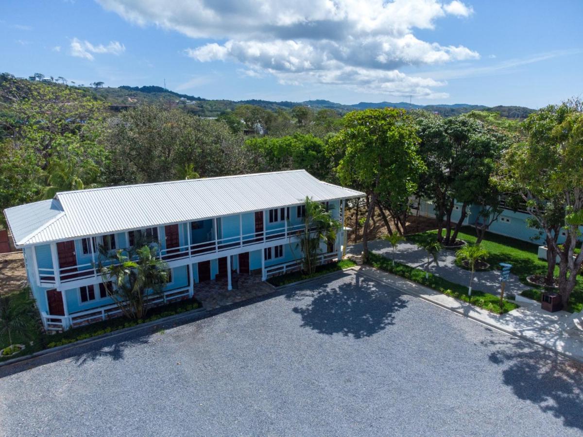 French Harbour Hotel And Dive Center Roatan Yacht Club מראה חיצוני תמונה