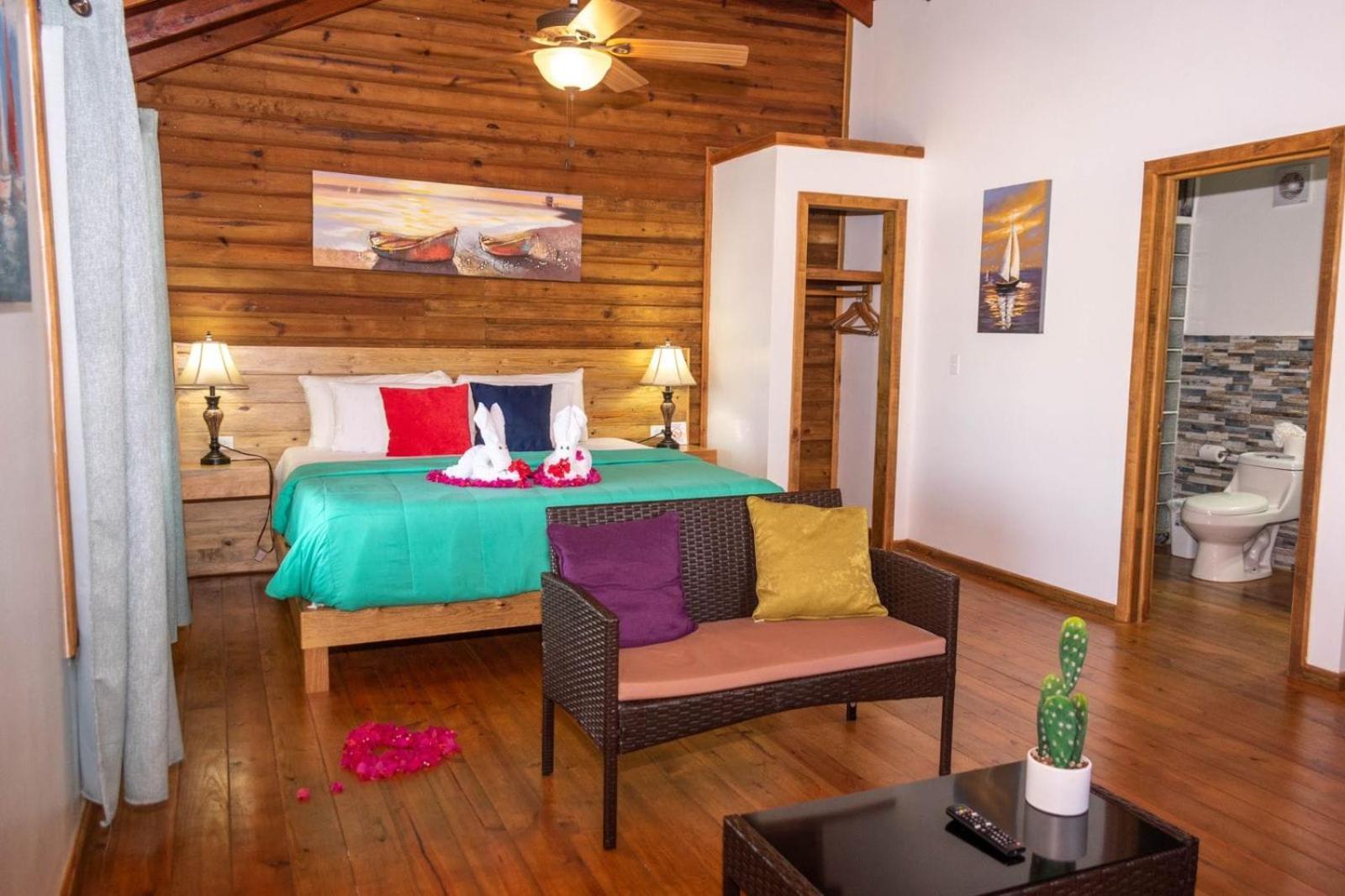 French Harbour Hotel And Dive Center Roatan Yacht Club מראה חיצוני תמונה