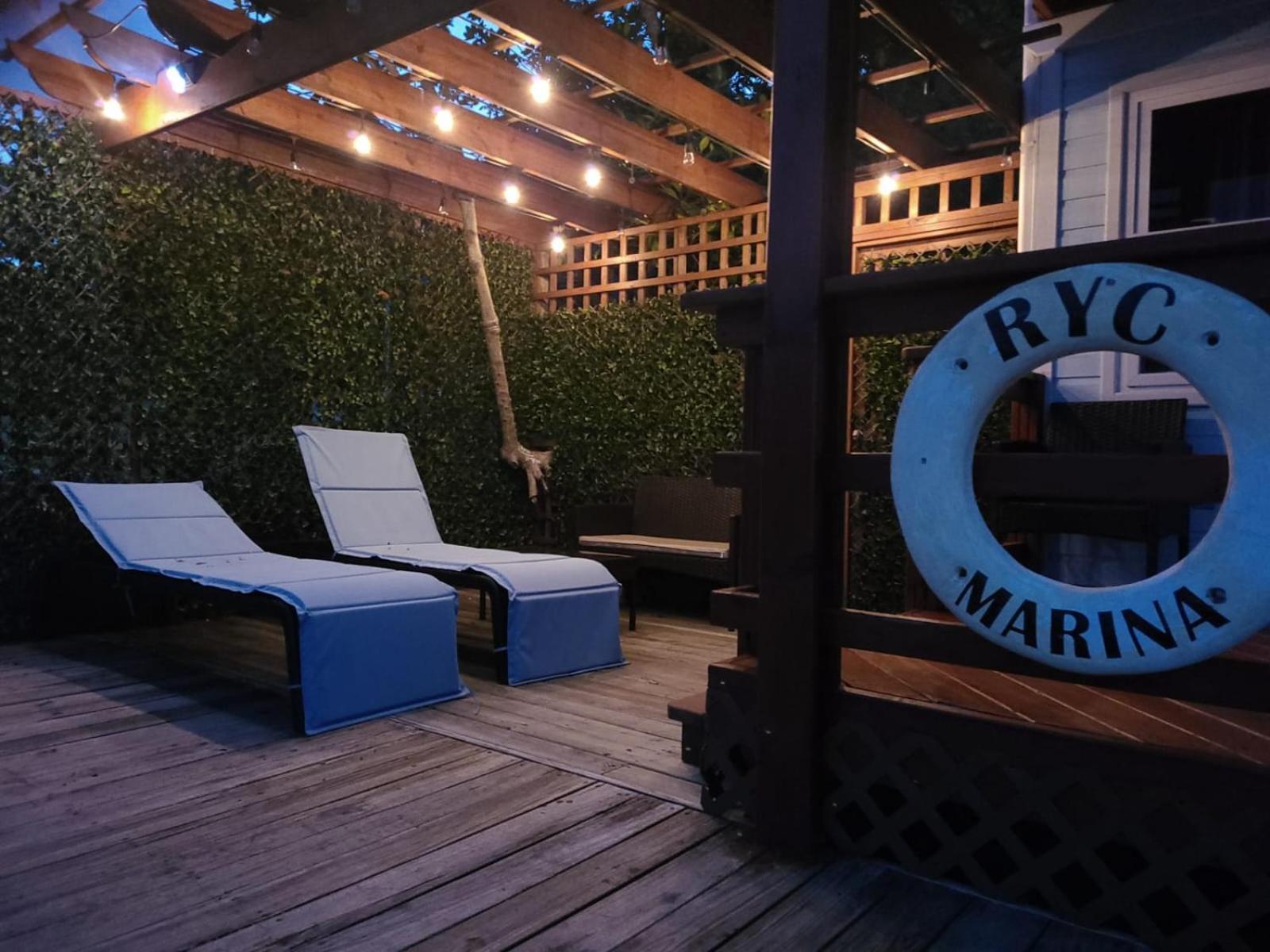 French Harbour Hotel And Dive Center Roatan Yacht Club מראה חיצוני תמונה