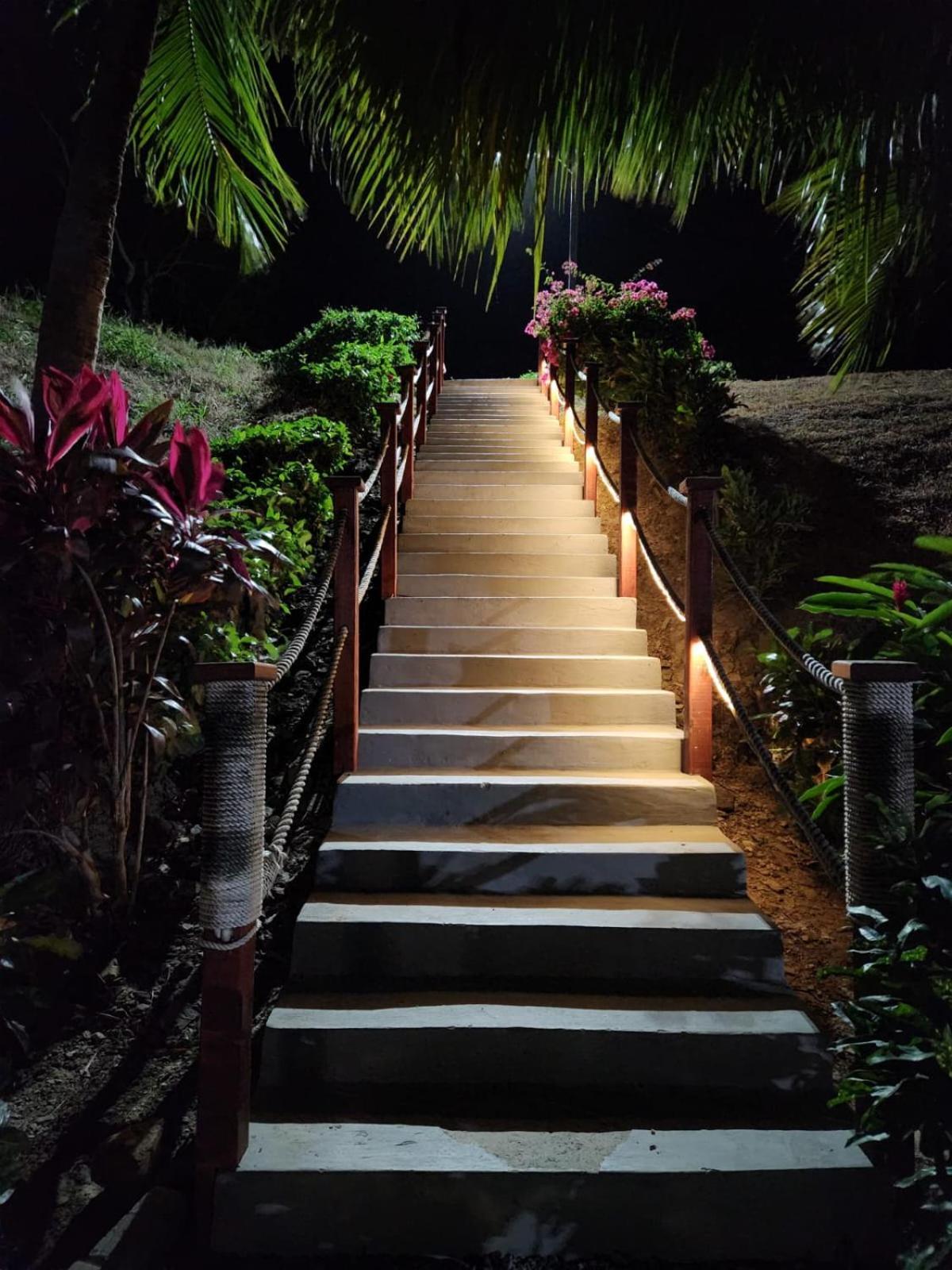 French Harbour Hotel And Dive Center Roatan Yacht Club מראה חיצוני תמונה